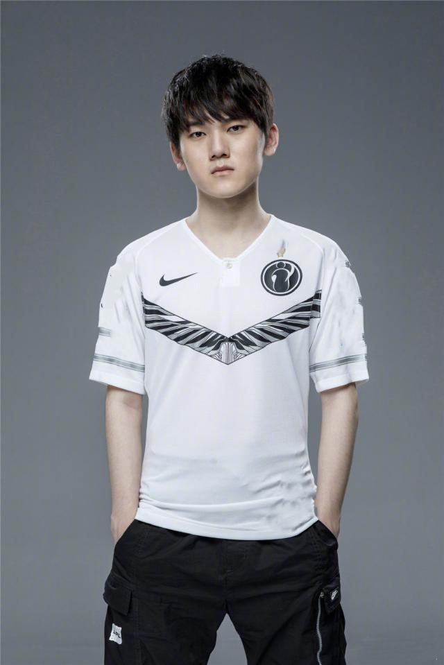 Ning：朱开估计都在盯着TES或李宁，不可能去BLG，没输就换啥教练